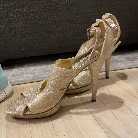 Gold Steve Madden high heels - Picture 2 of 3